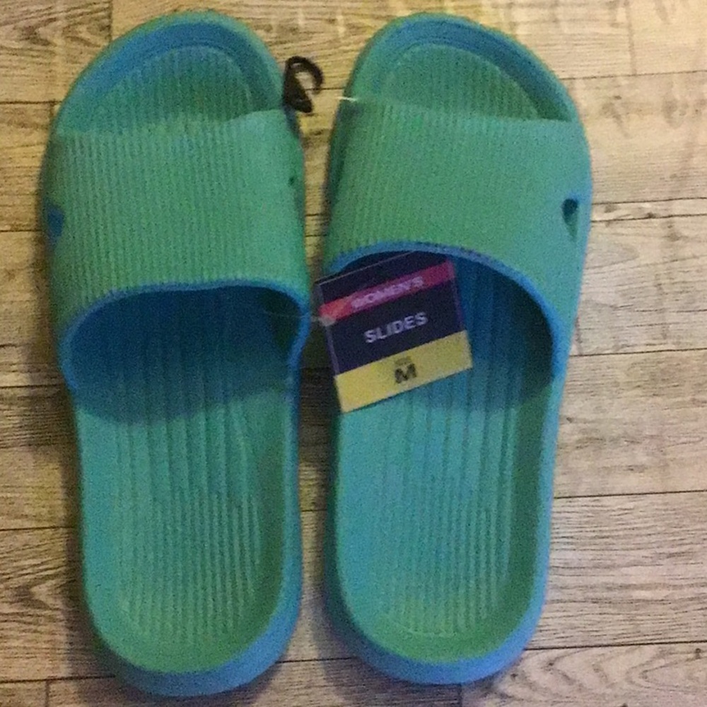 NWT Sz. M/ Turquoise Foam Women’s Slides